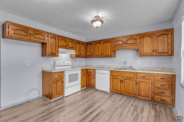 1231 SE 43rd Ter, Topeka, KS 66609