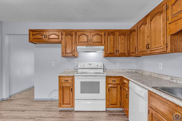 1231 SE 43rd Ter, Topeka, KS 66609