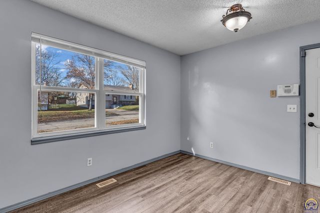 1231 SE 43rd Ter, Topeka, KS 66609