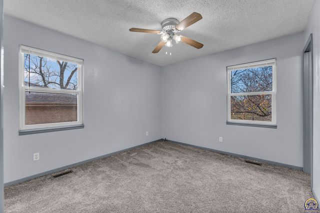 1231 SE 43rd Ter, Topeka, KS 66609