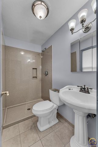 1231 SE 43rd Ter, Topeka, KS 66609