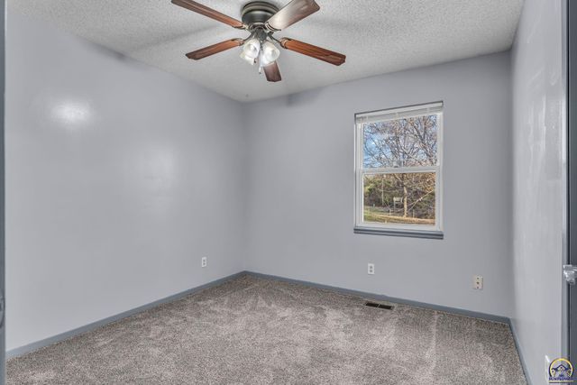 1231 SE 43rd Ter, Topeka, KS 66609