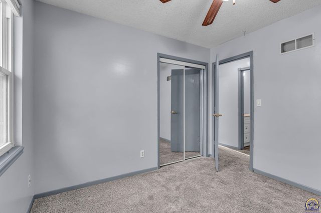 1231 SE 43rd Ter, Topeka, KS 66609