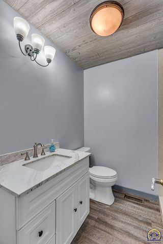 1231 SE 43rd Ter, Topeka, KS 66609