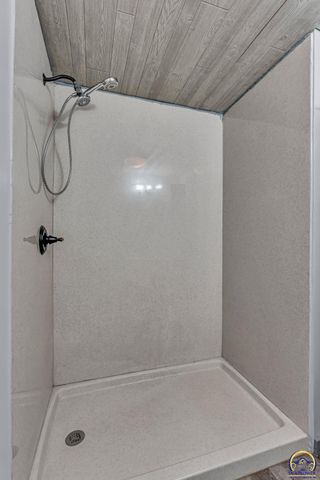 1231 SE 43rd Ter, Topeka, KS 66609