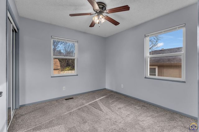 1231 SE 43rd Ter, Topeka, KS 66609