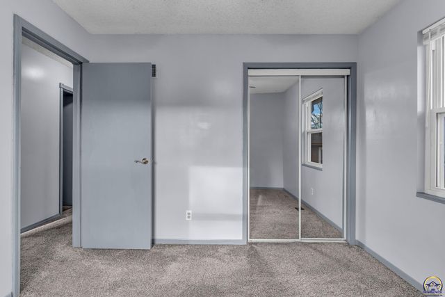 1231 SE 43rd Ter, Topeka, KS 66609