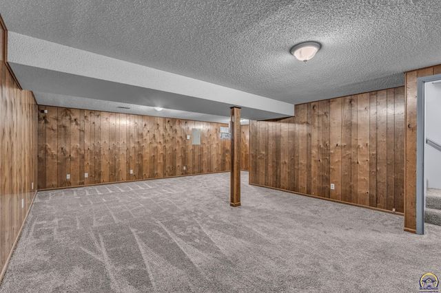 1231 SE 43rd Ter, Topeka, KS 66609