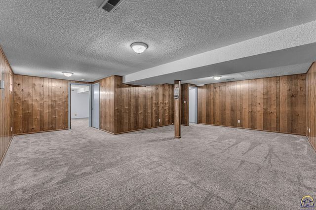 1231 SE 43rd Ter, Topeka, KS 66609