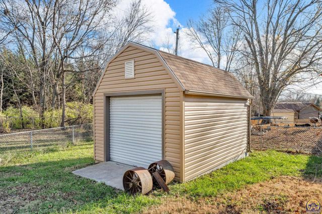 1231 SE 43rd Ter, Topeka, KS 66609