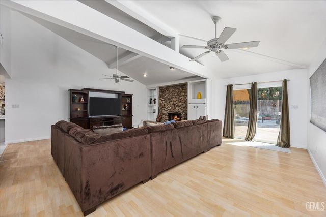 1905 Midvale Court, Bakersfield, CA 93309