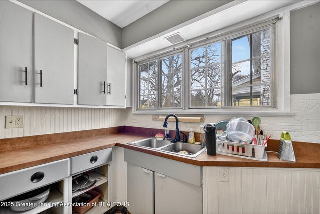 1400 W Michigan Avenue, Lansing, MI 48915