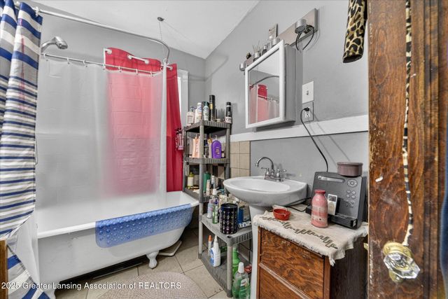 1400 W Michigan Avenue, Lansing, MI 48915