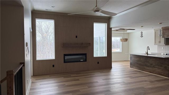 704 21st Street, Oak Grove, MO 64075