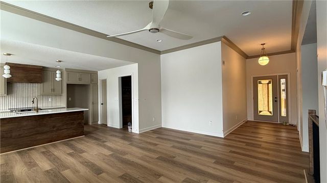 704 21st Street, Oak Grove, MO 64075