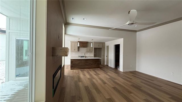 704 21st Street, Oak Grove, MO 64075