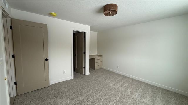 704 21st Street, Oak Grove, MO 64075