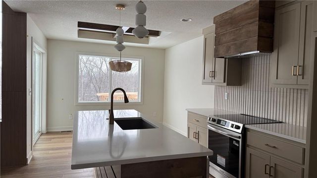 704 21st Street, Oak Grove, MO 64075