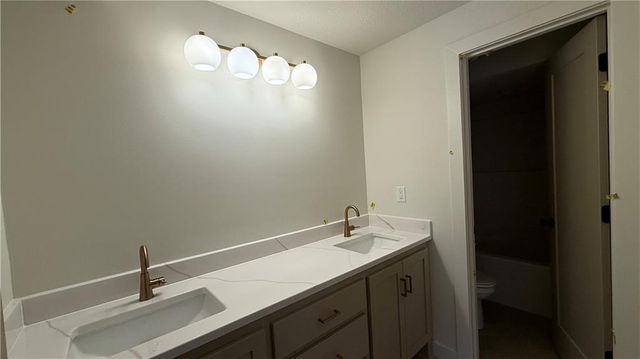 704 21st Street, Oak Grove, MO 64075