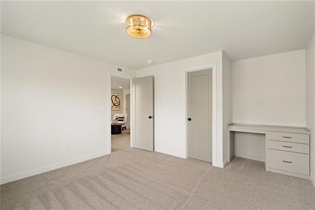 704 SE 21st Street, Oak Grove, MO 64075