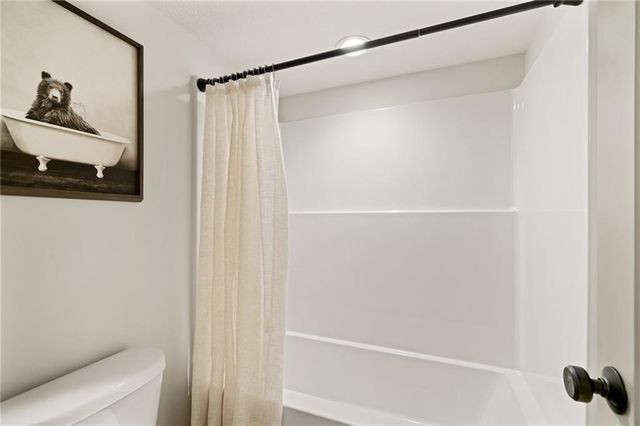 704 SE 21st Street, Oak Grove, MO 64075