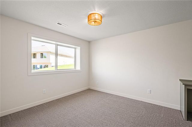 704 SE 21st Street, Oak Grove, MO 64075