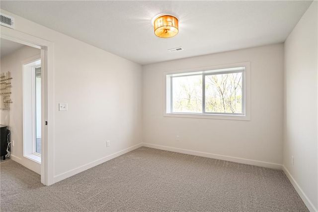 704 SE 21st Street, Oak Grove, MO 64075