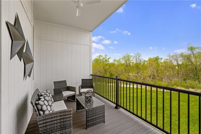 704 SE 21st Street, Oak Grove, MO 64075