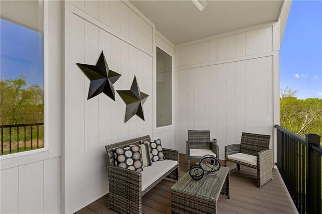 704 SE 21st Street, Oak Grove, MO 64075