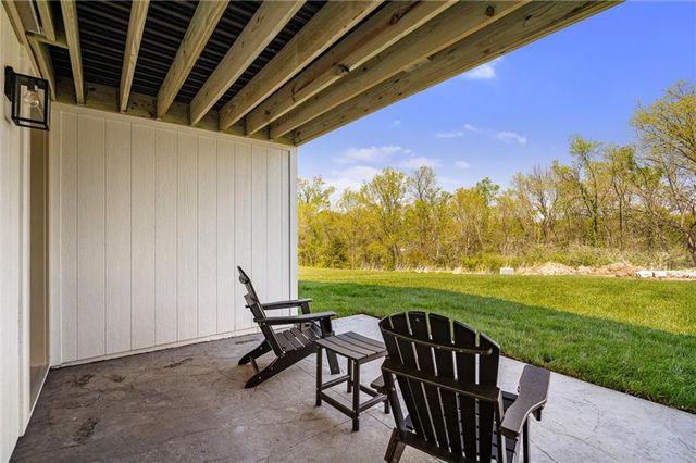 704 SE 21st Street, Oak Grove, MO 64075