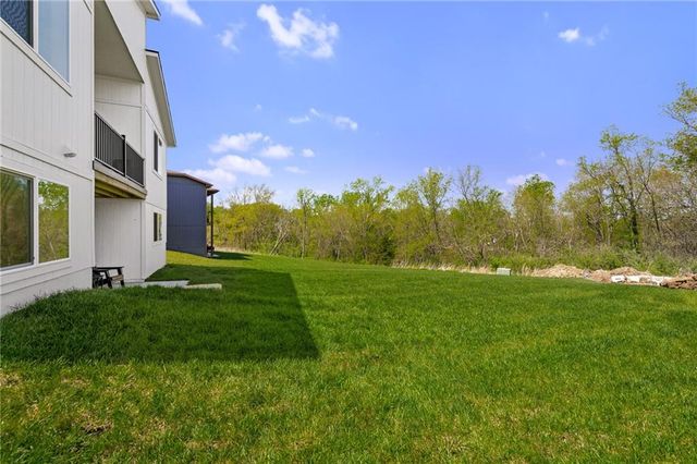 704 SE 21st Street, Oak Grove, MO 64075