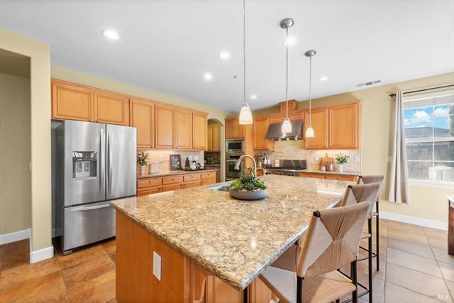 455 Peacock Way, Vacaville, CA 95688