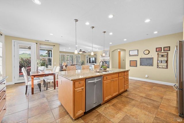 455 Peacock Way, Vacaville, CA 95688