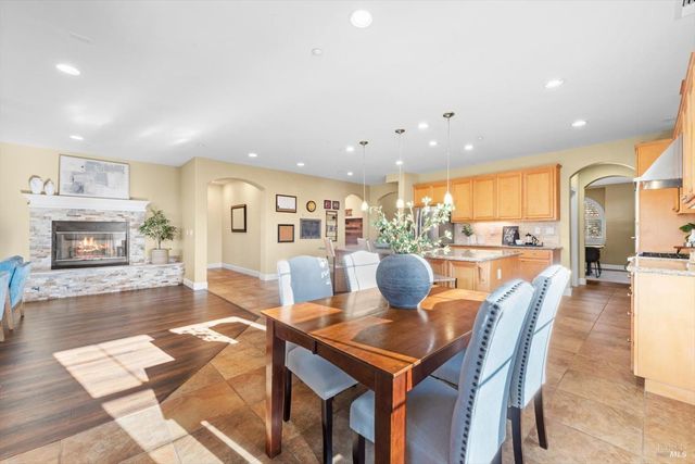 455 Peacock Way, Vacaville, CA 95688