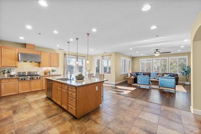 455 Peacock Way, Vacaville, CA 95688