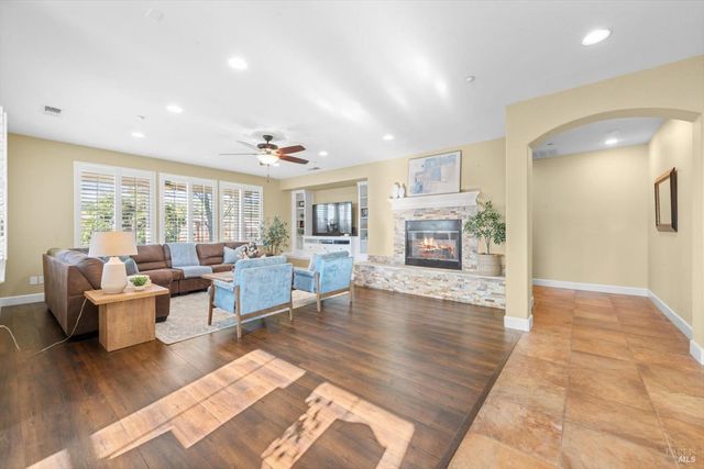 455 Peacock Way, Vacaville, CA 95688