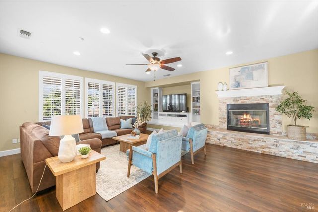 455 Peacock Way, Vacaville, CA 95688