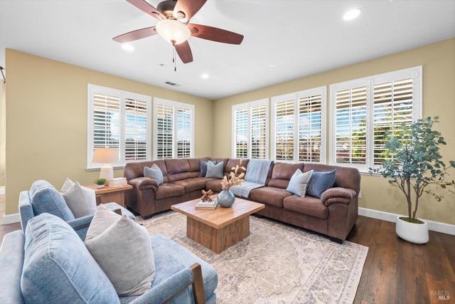 455 Peacock Way, Vacaville, CA 95688