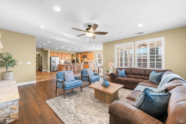 455 Peacock Way, Vacaville, CA 95688