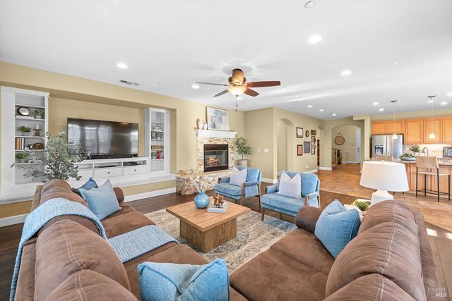 455 Peacock Way, Vacaville, CA 95688