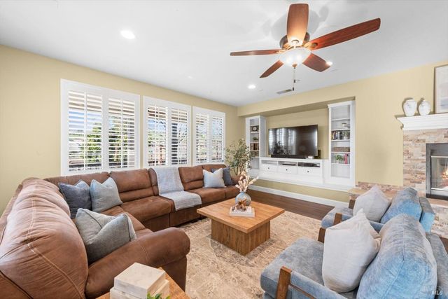455 Peacock Way, Vacaville, CA 95688