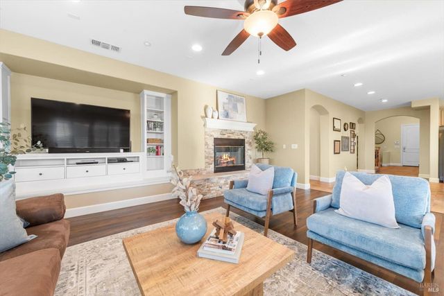 455 Peacock Way, Vacaville, CA 95688