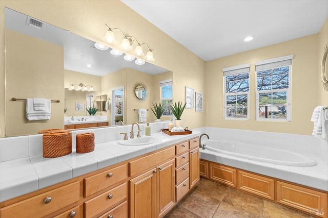 455 Peacock Way, Vacaville, CA 95688