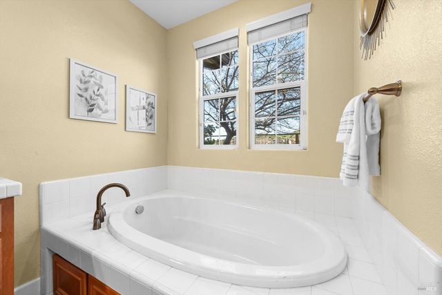 455 Peacock Way, Vacaville, CA 95688