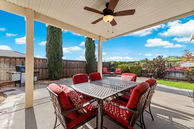 455 Peacock Way, Vacaville, CA 95688