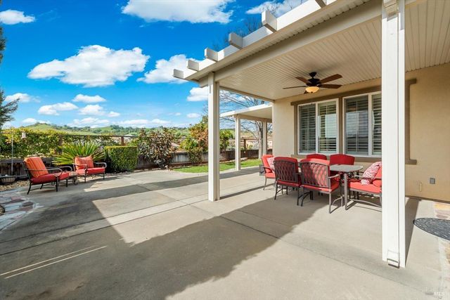 455 Peacock Way, Vacaville, CA 95688
