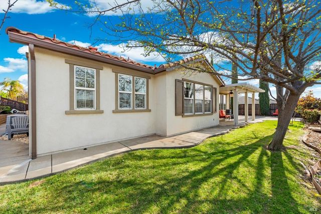 455 Peacock Way, Vacaville, CA 95688