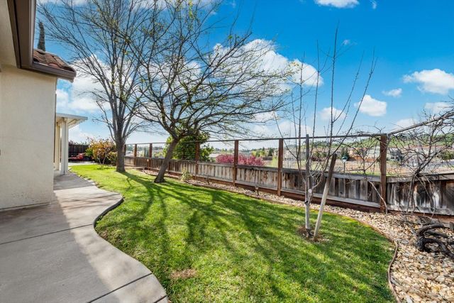 455 Peacock Way, Vacaville, CA 95688