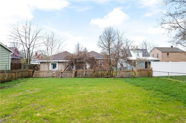 1824 17th Street, Cuyahoga Falls, OH 44223