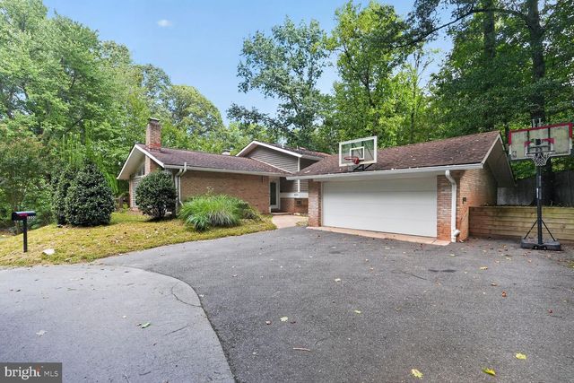 8200 STONE TRAIL DR, Bethesda, MD 20817